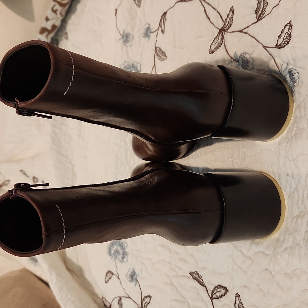 Maison Martin Margiela Brown Leather Ankle Boots with Black Block Heel - Picture 7 of 10